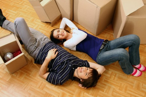 Packing and loading support for a flat move in Highbury